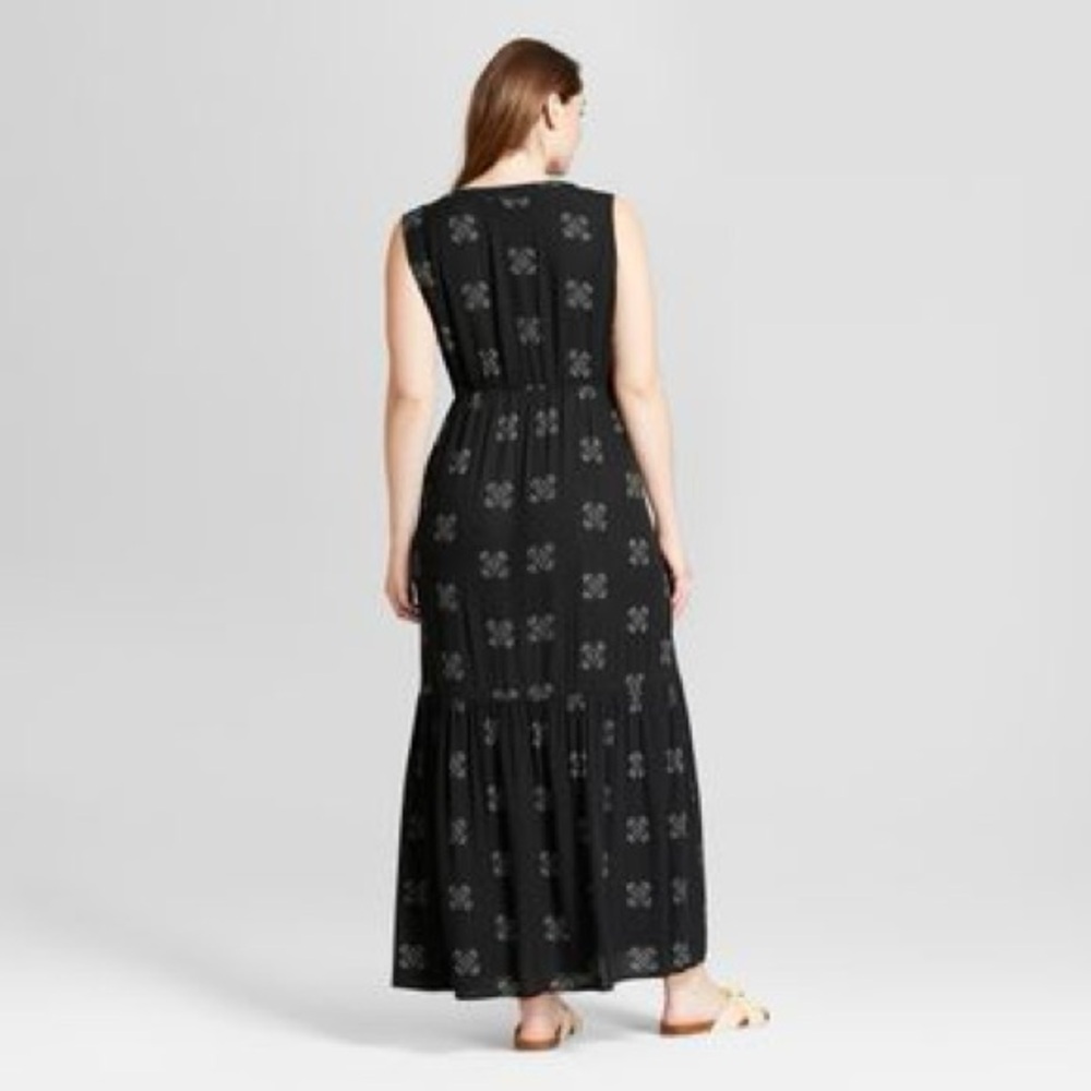 Universal Thread Black Maxi Dress - Picture 2 of 7